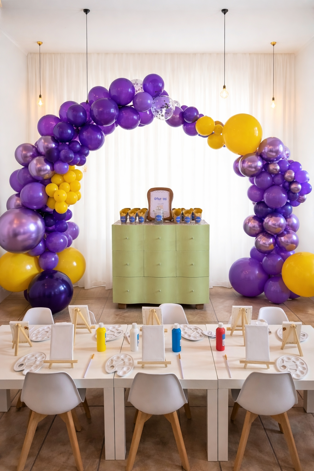 Ballongirlande lila und gelb mit Malworkshop — The Confetti Atelier